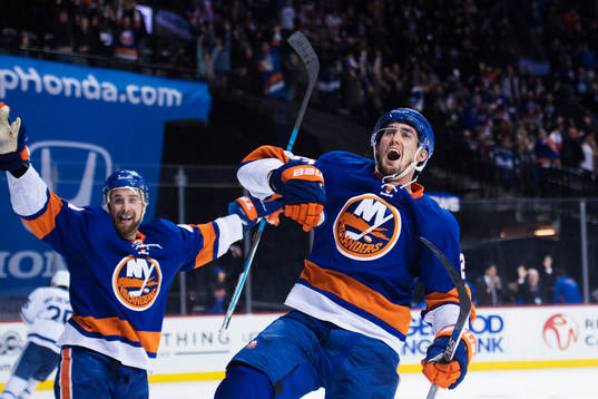 Islanders Brock Nelson (t h) jublar