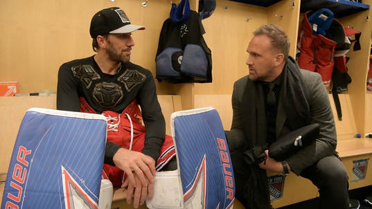 Henrik Lundqvist blir intervjuad av Johan Rylander,