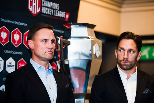 Frölundas tränare Roger Rönnberg och Joel Lundqvist