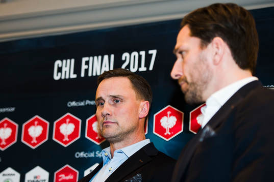 Frölundas tränare Roger Rönnberg och Joel Lundqvist