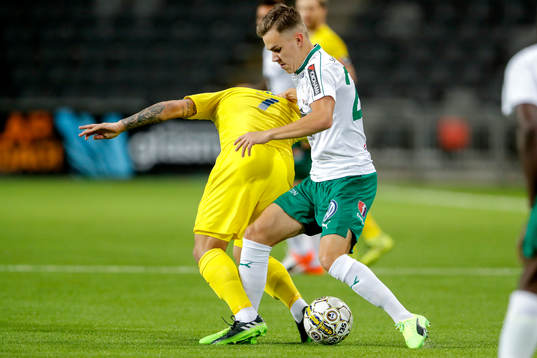 Hammarbys Dusan Jajic och HJK Helsingfors Lucas Kaufmann