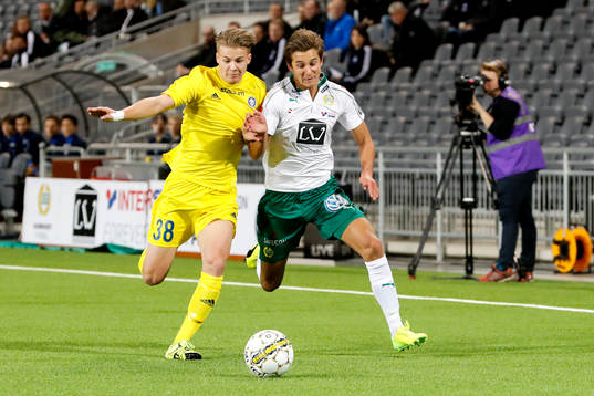 HJK Helsingfors Samu Laitinen och Hammarbys Leo Bengtsson