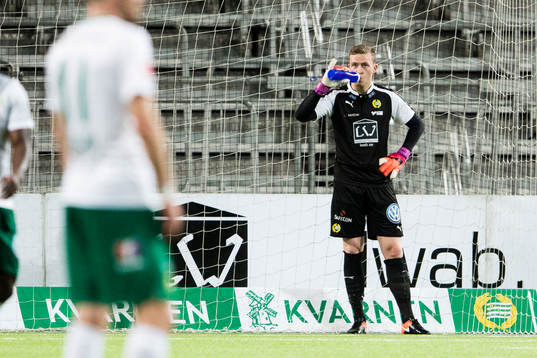 Hammarbys målvakt Ögmundur Kristinsson deppar
