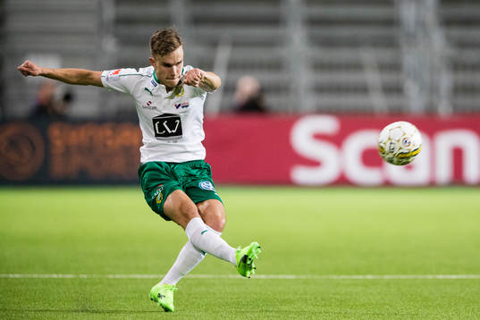 Hammarbys Dusan Jajic med en frispark