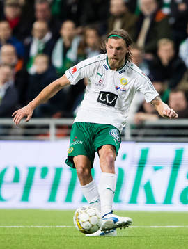 Hammarbys Björn Paulsen med bollen