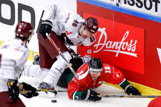 Sparta Prags Petr Kumstat och Frölundas Sean Bergenheim