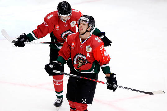 Frölundas Nicklas Lasu och Casey Wellman deppar