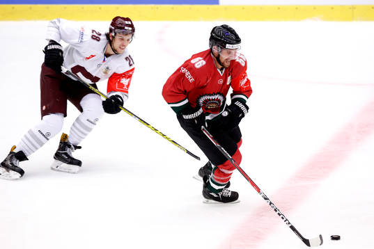 Sparta Prags Martin Gernat och Frölundas Jonathan Sigalet