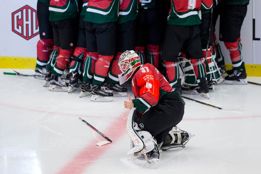 Frölundas målvakt Johan Gustafsson jublar