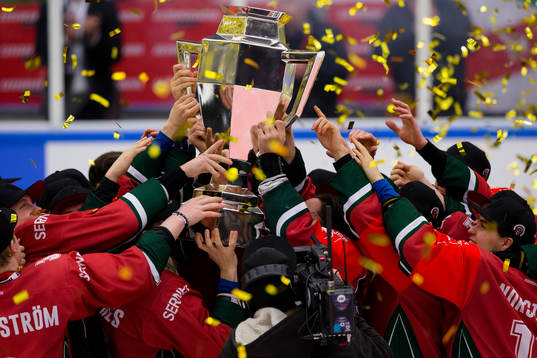 Frölunda lyfter pokalen