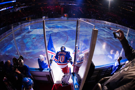Rangers målvakt Henrik Lundqvist gör entré till