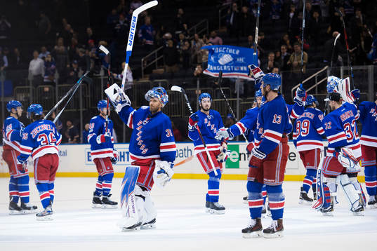 Rangers målvakt Henrik Lundqvist jublar med sina