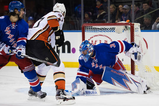 Rangers Mats Zuccarello och målvakt Henrik Lundqvist
