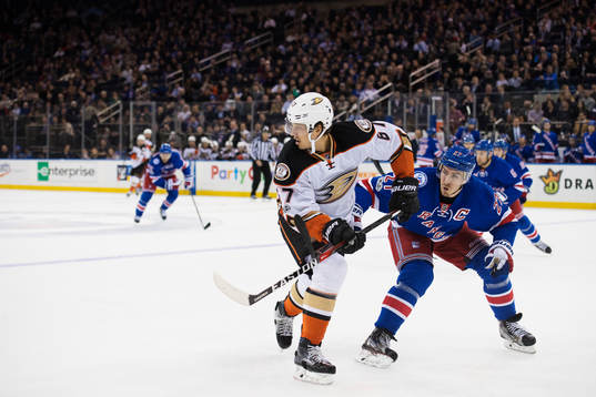 Ducks Rickard Rakell och Rangers Ryan McDonagh