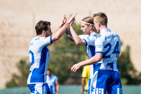 IFK Göteborgs Tobias Hysén kramar om Elias Mar Omarsson