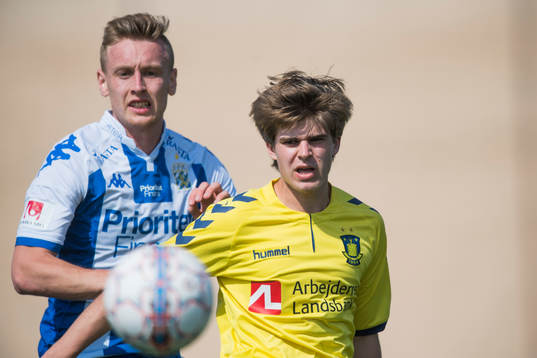 IFK Göteborgs Sebastian Ohlsson och Bröndbys Tobias Noer