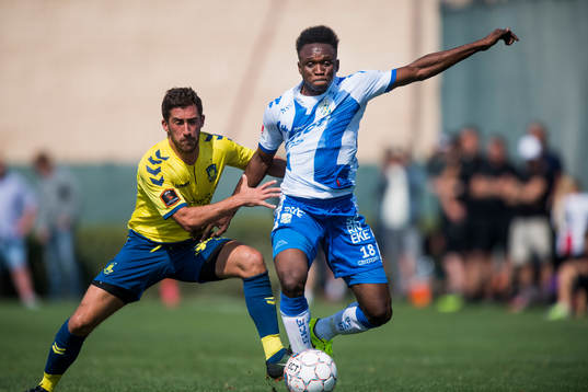 Bröndbys Svenn Crone och IFK Göteborgs Lawson Sabah