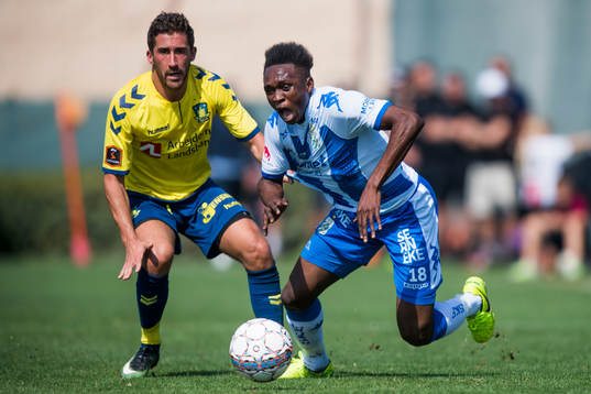 Bröndbys Svenn Crone och IFK Göteborgs Lawson Sabah