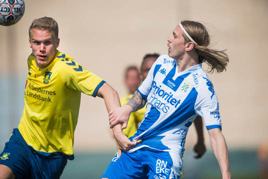 Bröndbys Hjörtur Hermansson och IFK Göteborgs Elias Mar