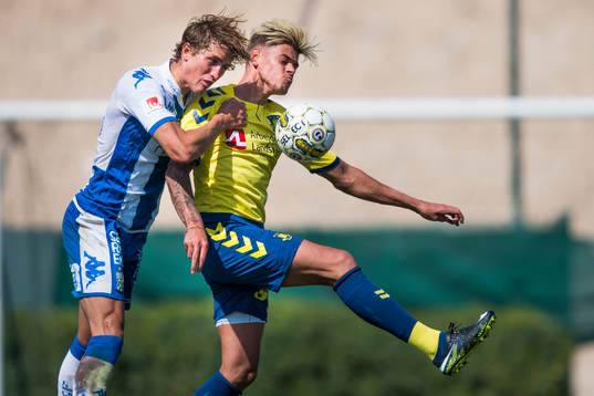 IFK Göteborgs Thomas Rogne och Bröndbys Jan Kliment