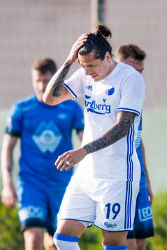 FC Köpenhamns Federico Santander deppar