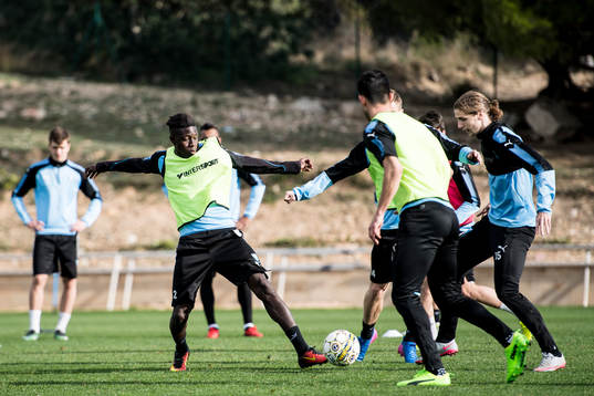 Pa Konate och Pawel Cibicki