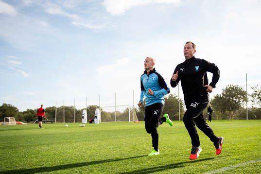Franz Brorsson och sportchef Daniel Andersson på löptur