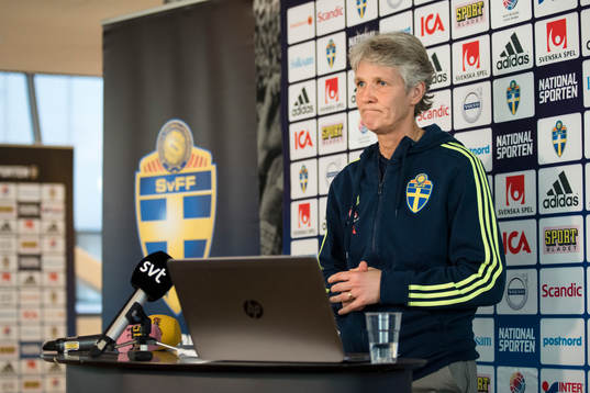 Sveriges förbundskapten Pia Sundhage presenterar truppen