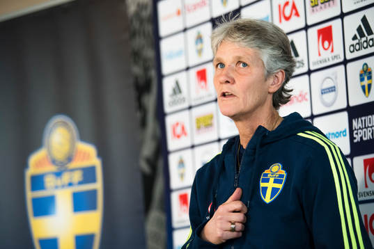 Sveriges förbundskapten Pia Sundhage presenterar truppen