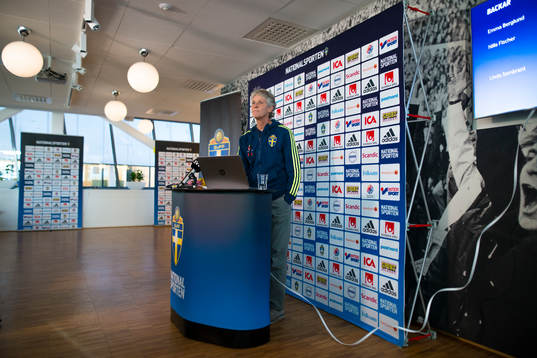 Sveriges förbundskapten Pia Sundhage presenterar truppen