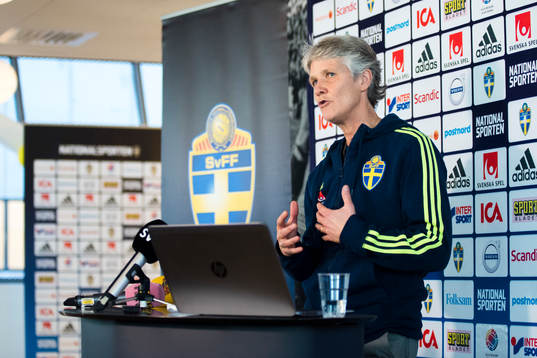 Sveriges förbundskapten Pia Sundhage presenterar truppen