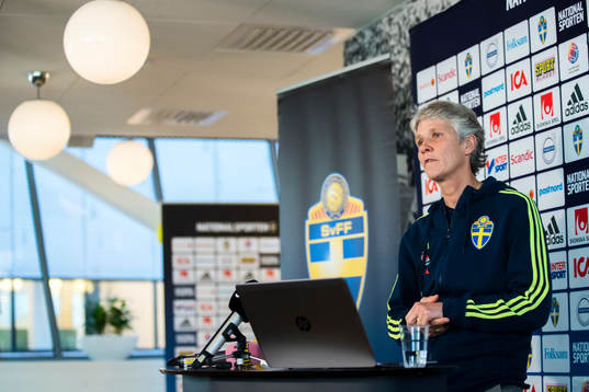 Sveriges förbundskapten Pia Sundhage presenterar truppen