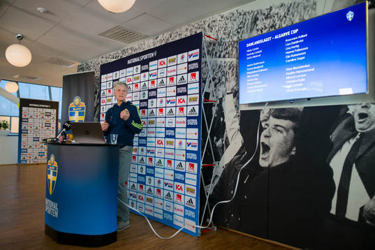 Sveriges förbundskapten Pia Sundhage presenterar truppen