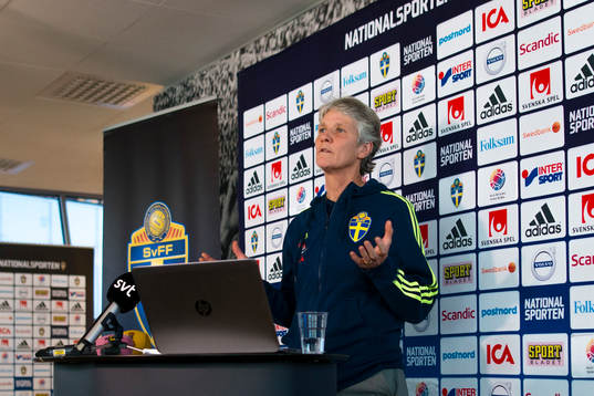 Sveriges förbundskapten Pia Sundhage presenterar truppen