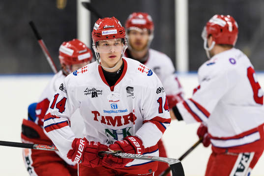 Timrås Elias Pettersson jublar