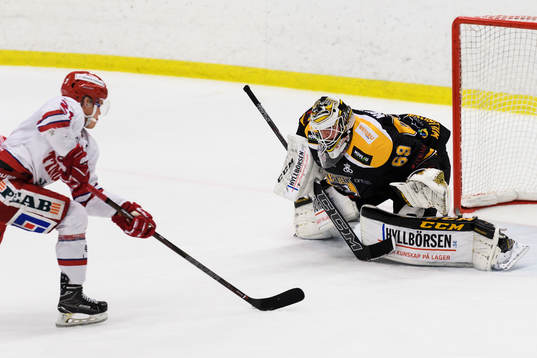 Panterns målvakt Tex Williamsson räddar ett friläge