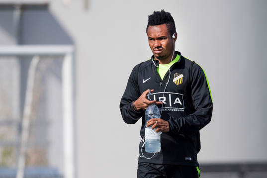 Nasiru Mohammed kommer till en träning med Häcken
