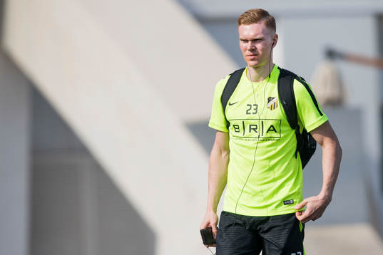 David Engström påväg till en träning med Häcken