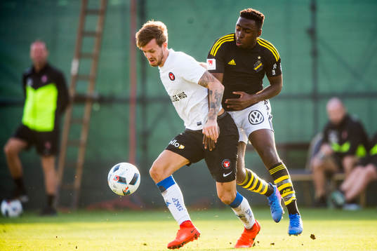 s Rickson Mansiamina och Midtjyllands Kian Hansen