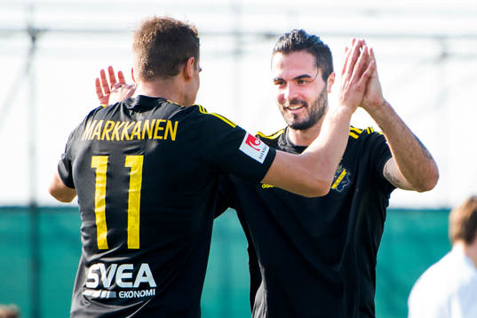 s Denni Avdic kramar om Eero Markkanen som gjort 1-1