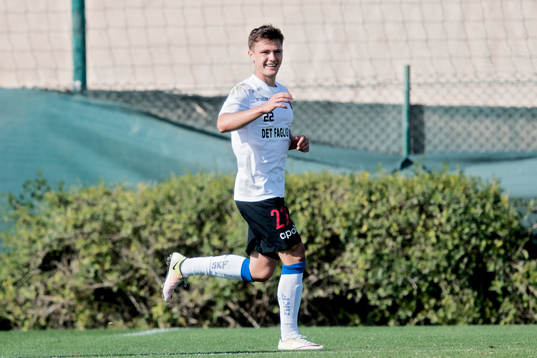 Midtjyllands Mikkel Duelund jublar
