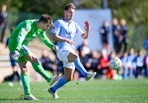 Sirius målvakt Lukas Jonsson och Malmö FFs Markus