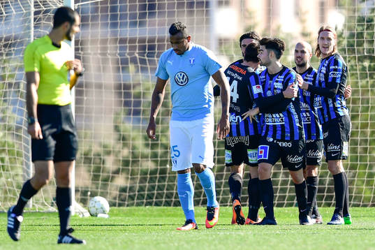 Malmö FFs Felipe Carvalho deppar