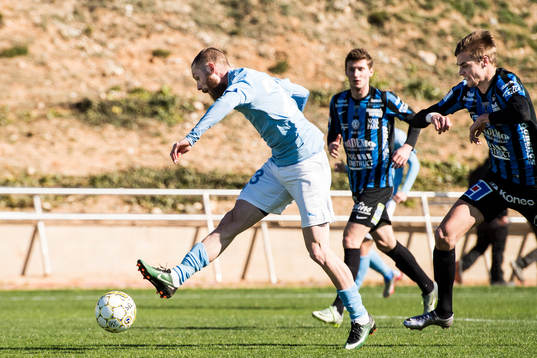 Malmö FFs Jo Inge Berget gör 1-0 bredvid Sirius Oscar