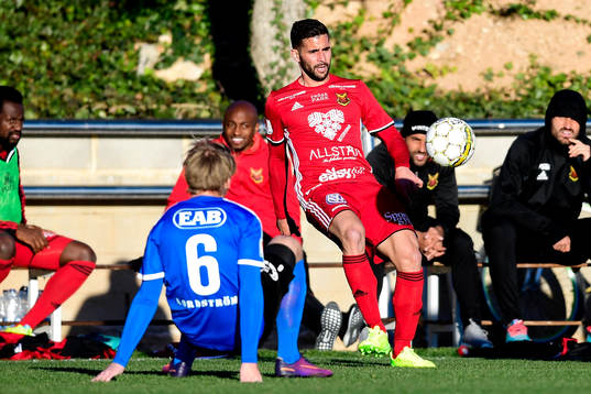 Östersunds Christian Marquez och Halmstads Marcus Mathisen