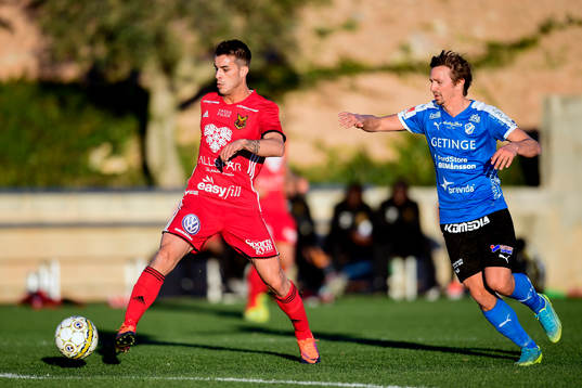 Östersunds Daniel Lopez och Halmstads Fredrik Olsson