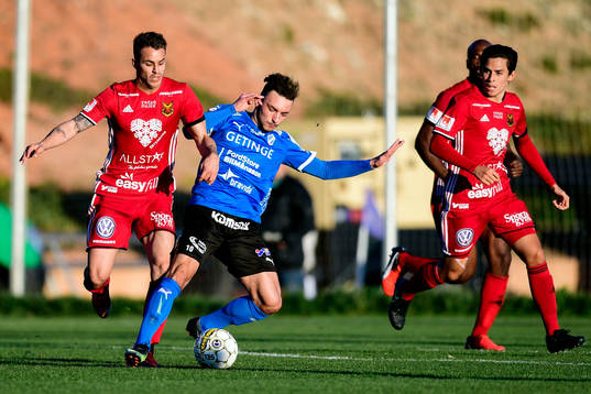 Östersunds Daniel Lopez och Halmstads Sead Haksabanovic