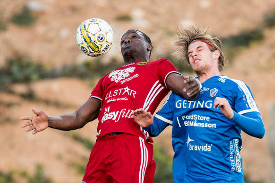 Östersunds Abdullahi Gero och Halmstads Marcus Mathisen