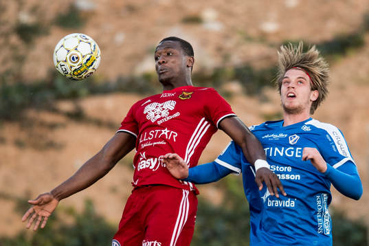 Östersunds Abdullahi Gero och Halmstads Marcus Mathisen