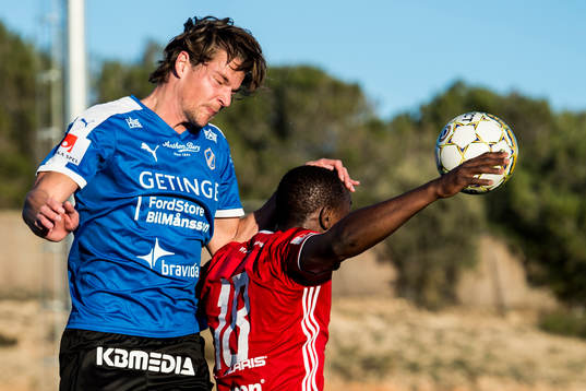 Halmstads Fredrik Liverstam och Östersunds Abdullahi Gero